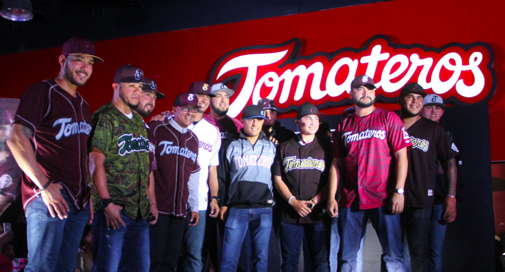 ESPECTACULAR PRESENTACIÓN DE UNIFORMES