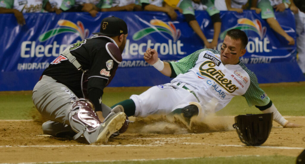 CAÑEROS LE PEGAN A TOMATEROS
