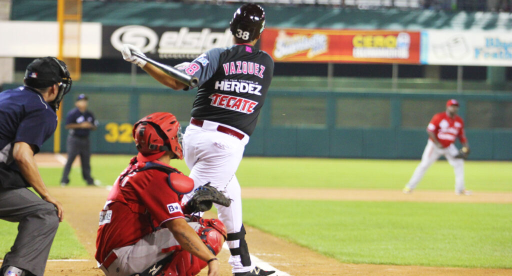TOMATEROS ABREN SERIE CON PALIZA