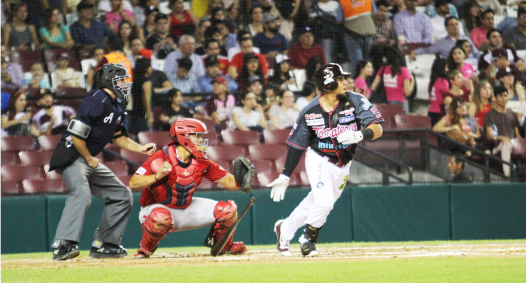 TOMATEROS DEJAN TENDIDOS A LOS ÁGUILAS