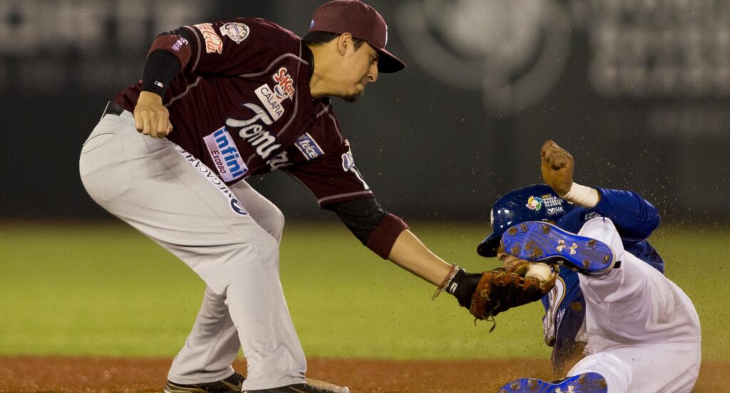 CHARROS QUITAN RACHA DE TRIUNFOS A TOMATEROS