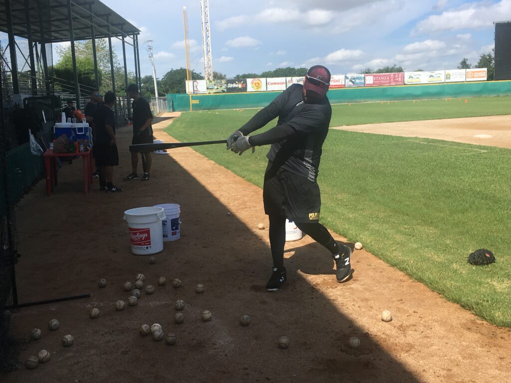 A toda máquina entrena Tomateros