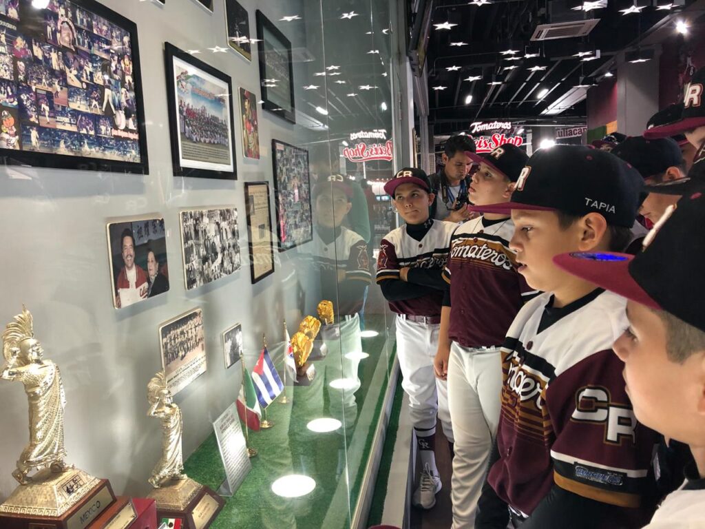 Muestra Galería Guinda la historia de Tomateros