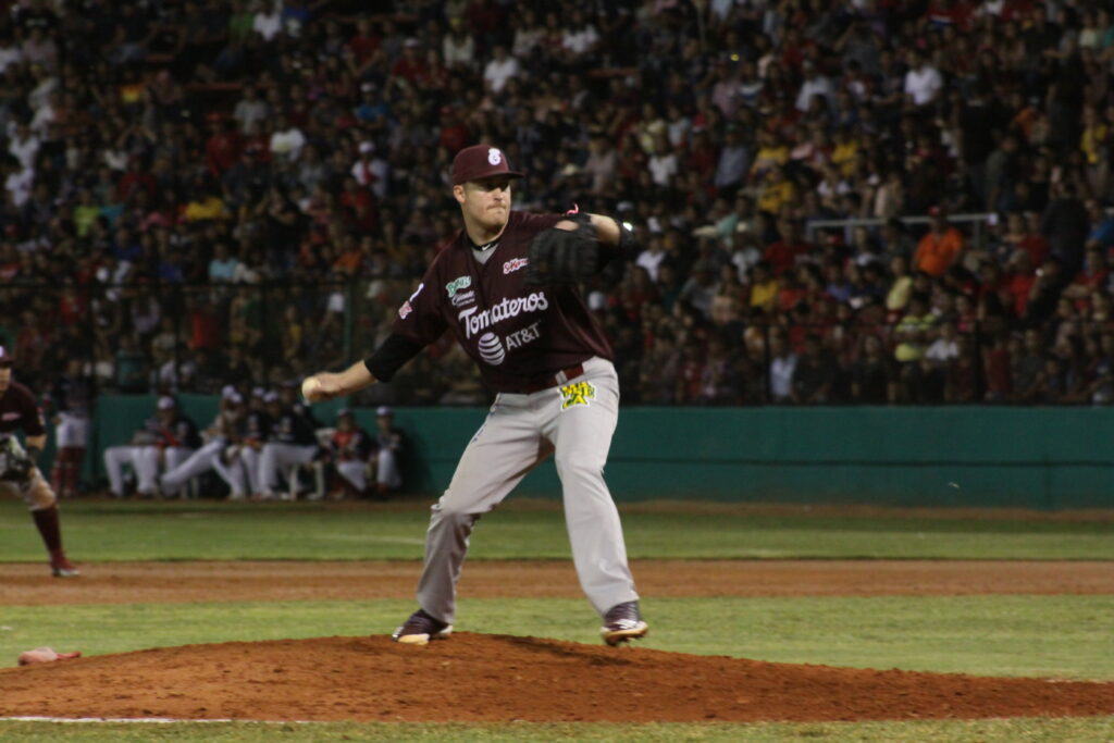 Tomateros gana duelazo de pitcheo