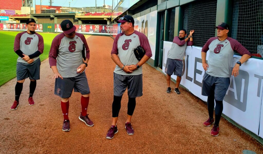 TOMATEROS REALIZA AJUSTES PARA LA SERIE VS YAQUIS