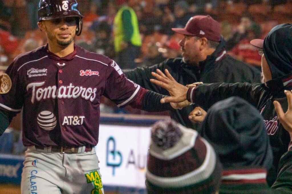 TRIUNFO Y MARCA HISTÓRICA PARA LOS TOMATEROS VS ÁGUILAS