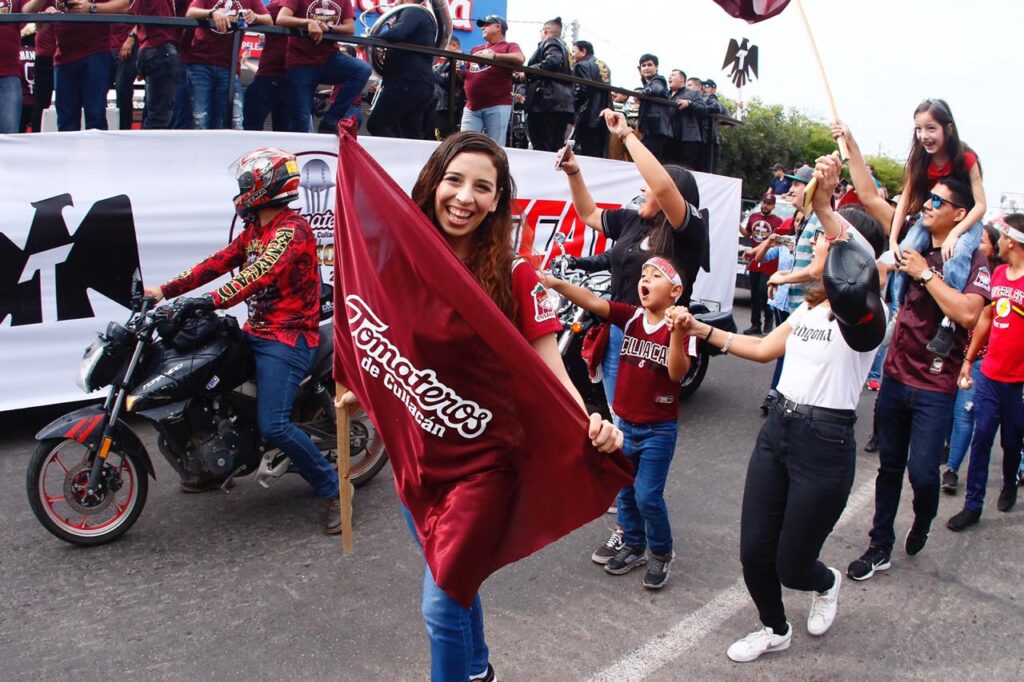 TOMATEROS FESTEJA EL CAMPEONATO CON LA NACIÓN GUINDA