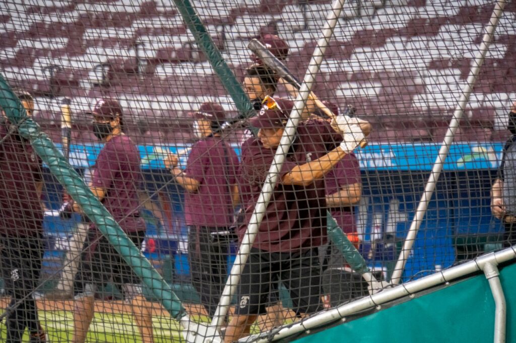 LOS GUINDAS PRACTICAN PARA MANTENERSE LISTOS