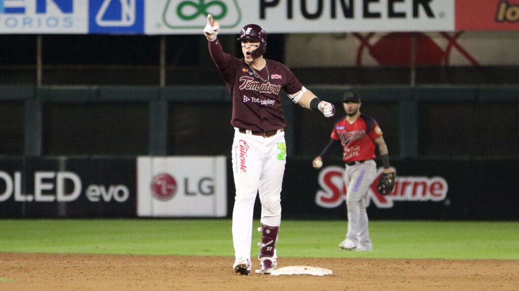 JOEY MENESES RECIBE LLAMADO A MLB