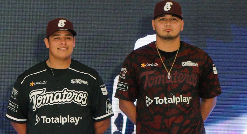 TOMATEROS PRESENTA SU VESTIMENTA PARA LA 2022-23