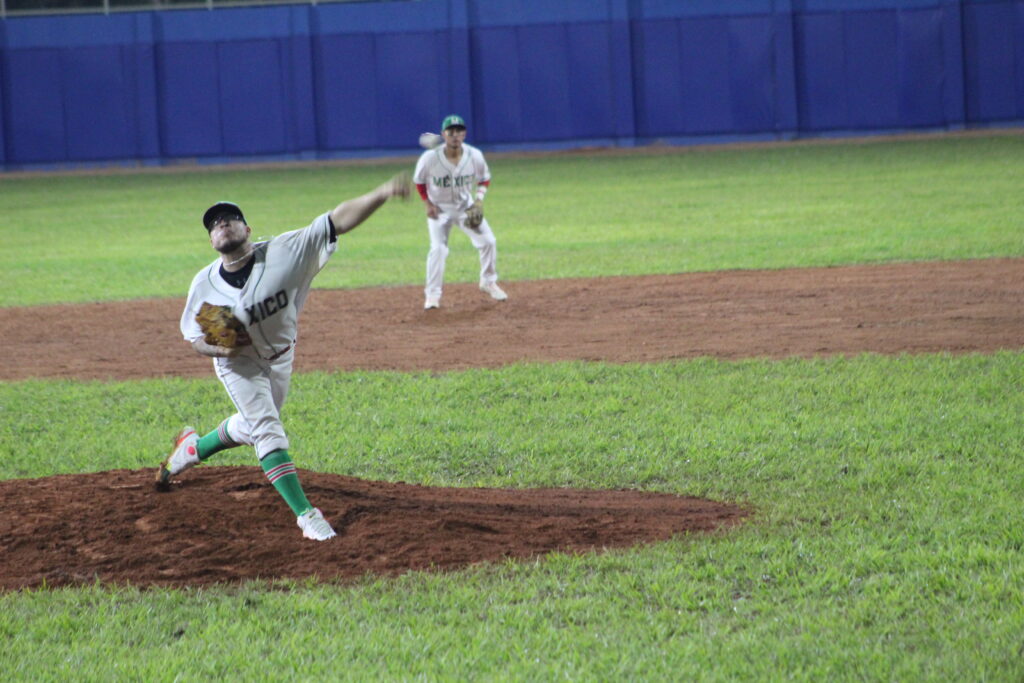 CARRERA Y GUTIÉRREZ BLANQUEAN A EL SALVADOR